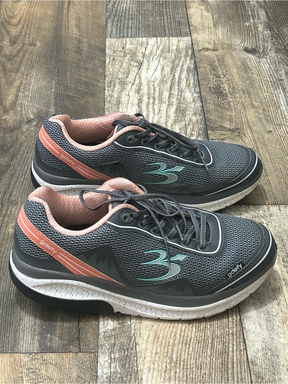 Women's Gray & Coral Athletic Walking Shoes - 3Dery